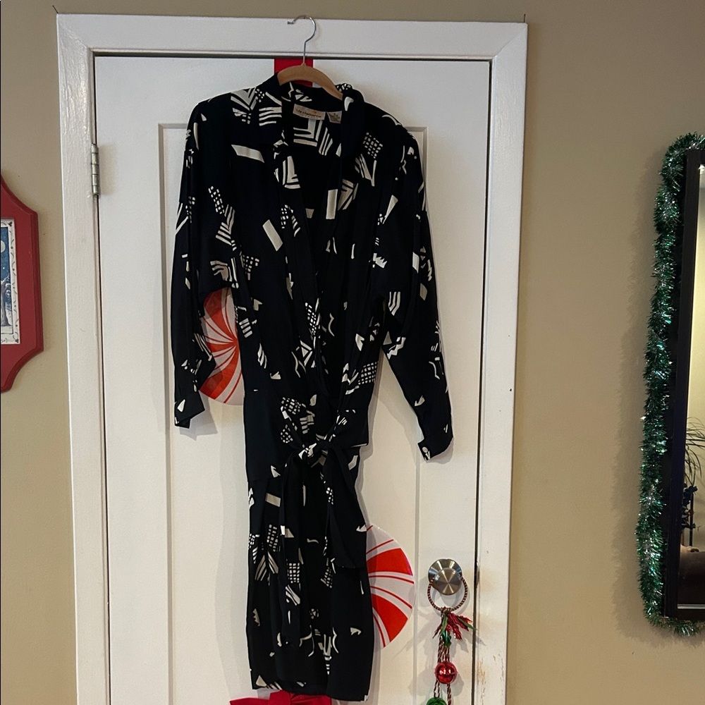 Vintage iconic Liz Claiborne Black & White Geometric Dress. Excellent condition